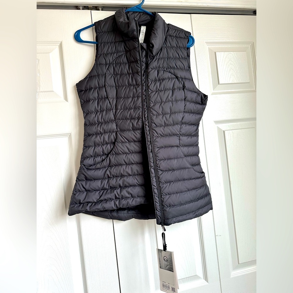 NEW WITH TAGS — LULU LEMON — Pack it Down Vest — black — size 6